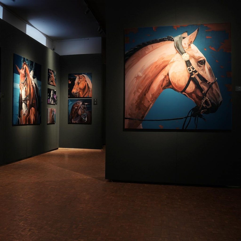 Das Deutsche Pferdemuseum in Verden (Aller) ehrt Hartmut Hellner 2025 mit einer großen Werkschau.